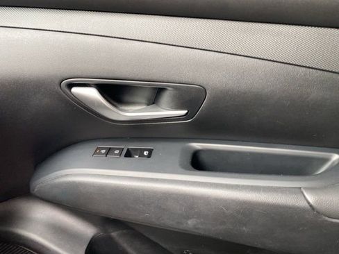 Used 2025 Hyundai Tucson SE image 18