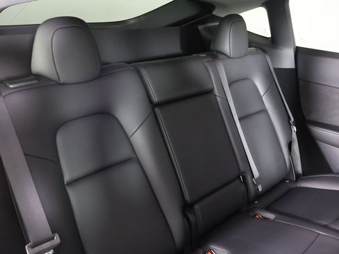 Used 2024 Tesla Model Y Long Range image 34