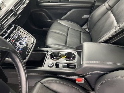 Used 2022 Lincoln Corsair AWD w/ Premium Package image 15