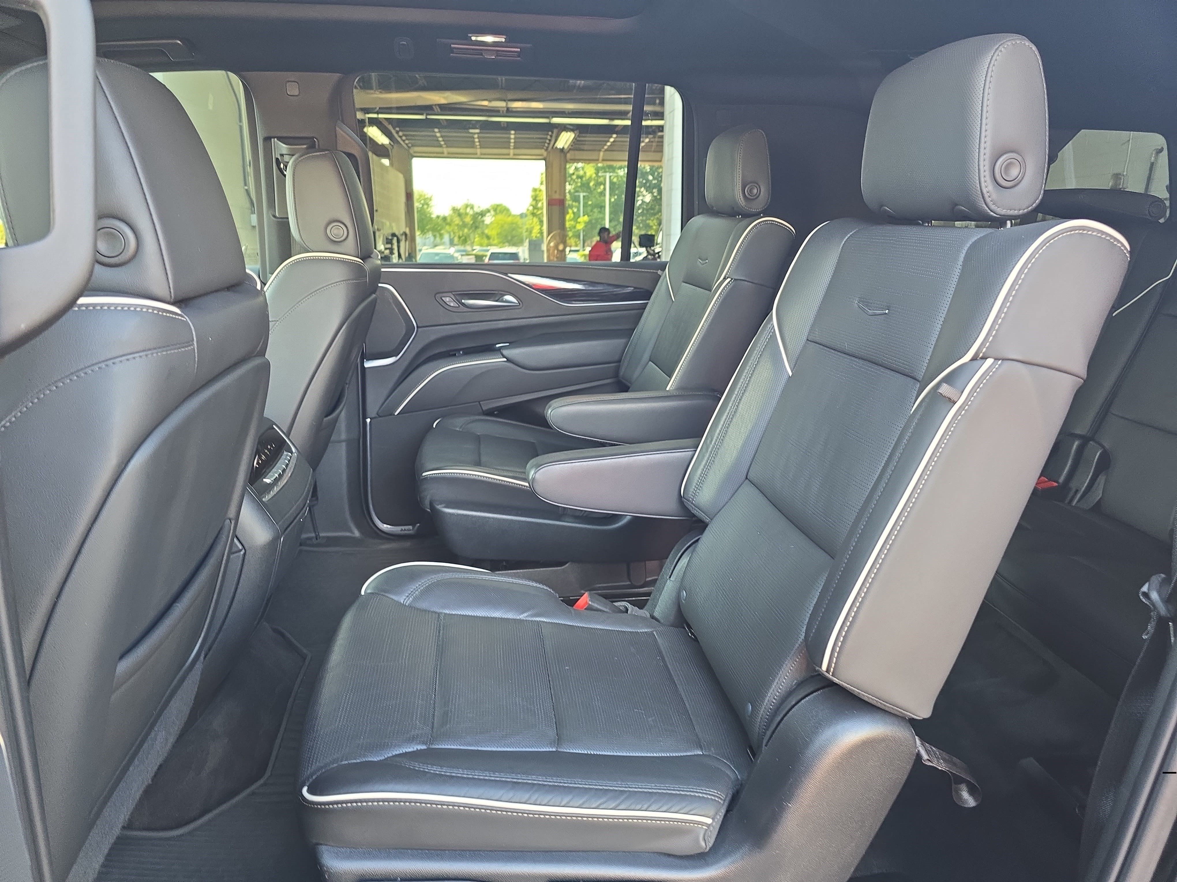 Used 2022 Cadillac Escalade ESV Sport w/ Touring Package AWD/4WD image 15
