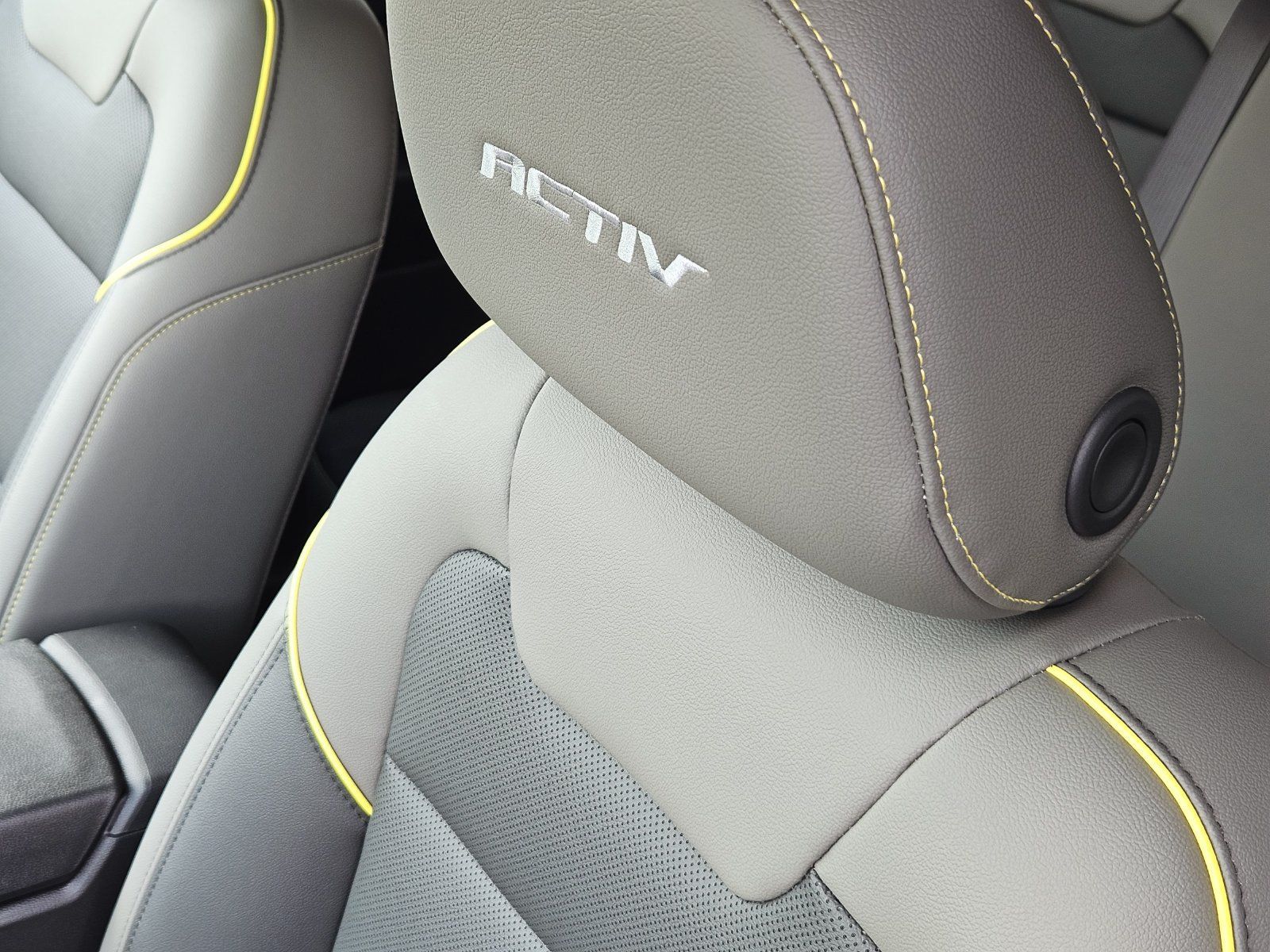 New 2026 Chevrolet Trax ACTIV w/ Sunroof Package FWD image 17