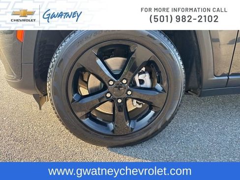 Used 2024 Jeep Grand Cherokee L Limited w/ Black Appearance Package image 9