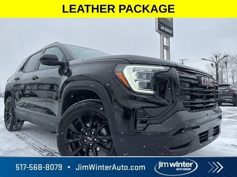 Used 2025 GMC Terrain Elevation w/ Elevation Premium Package image 2