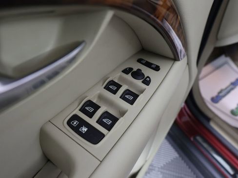 Used 2009 Volvo XC70 3.2 image 31