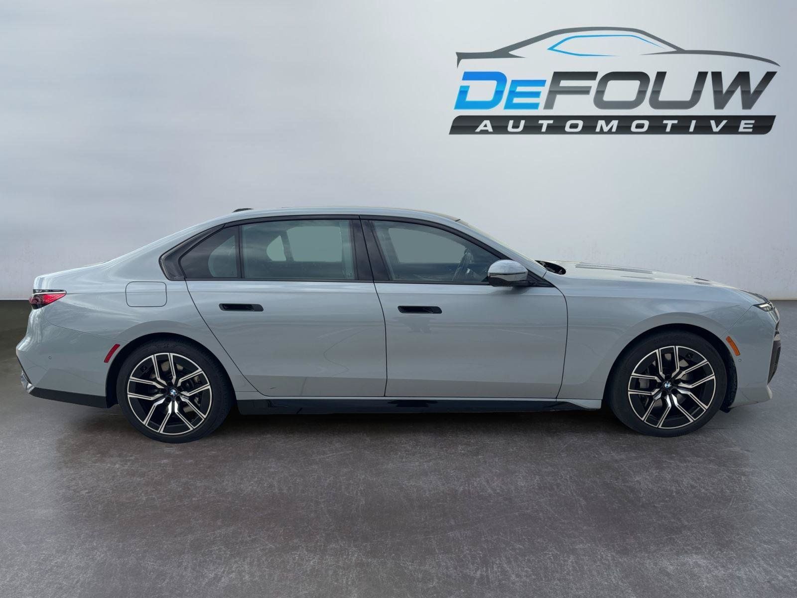 Used 2023 BMW 760i xDrive AWD/4WD image 12