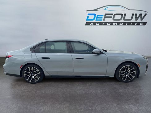 Certified 2023 BMW 760i xDrive image 12