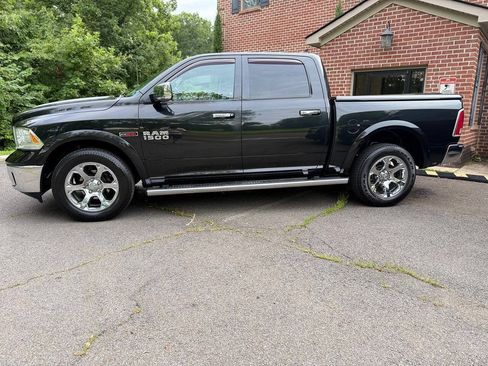 Used 2018 RAM 1500 Laramie w/ Convenience Group AWD/4WD image 2