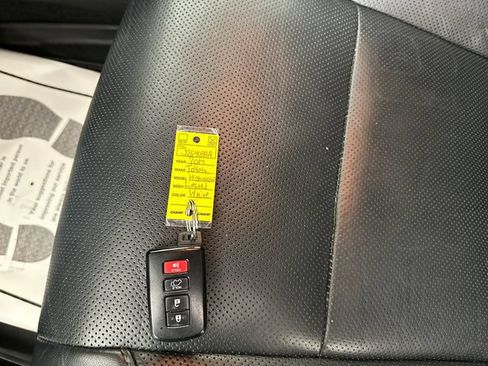 Used 2017 Toyota Highlander Limited w/ Carpet Mat Package AWD/4WD image 40
