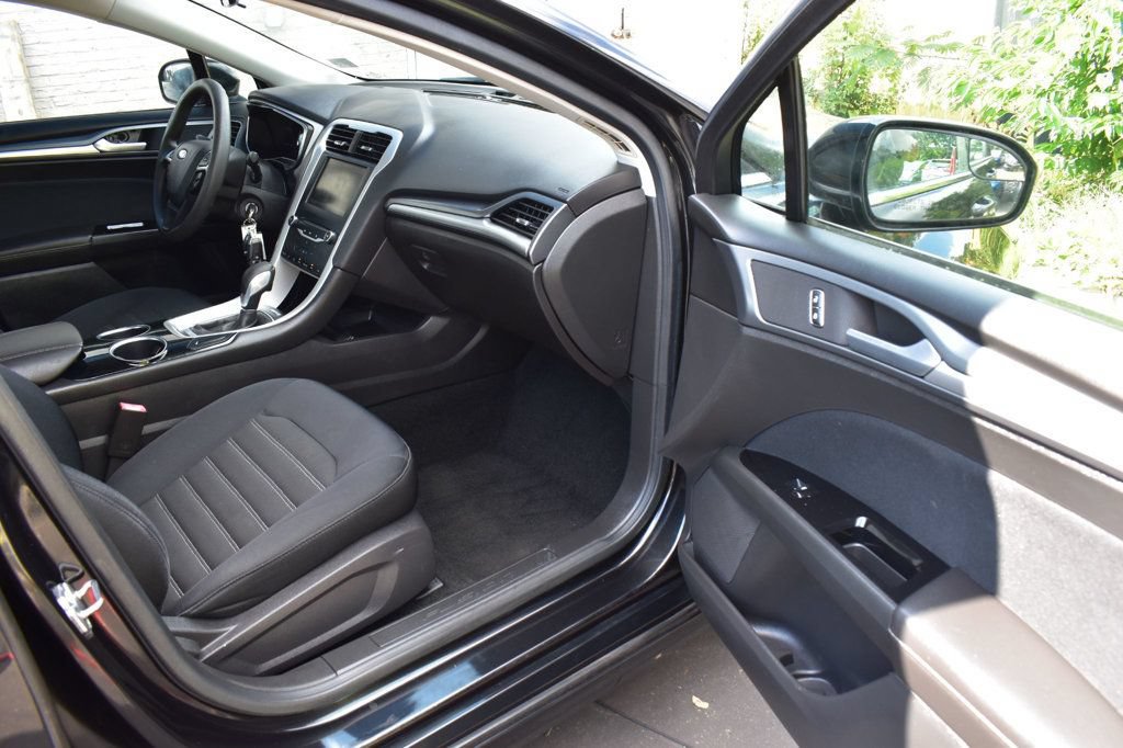 Used 2013 Ford Fusion SE FWD image 17