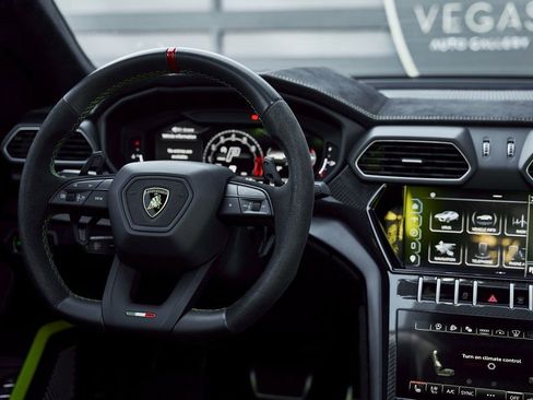Used 2024 Lamborghini Urus Performante AWD/4WD image 58