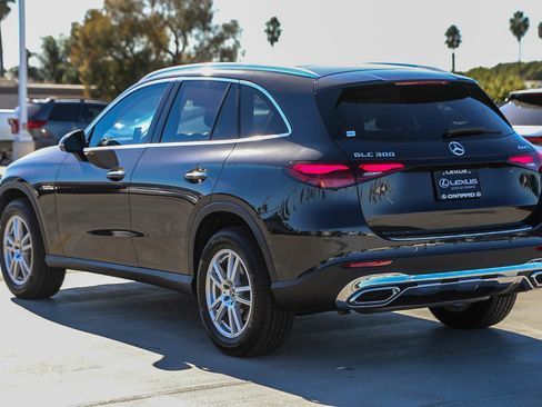 Used 2025 Mercedes-Benz GLC 300 4MATIC image 5