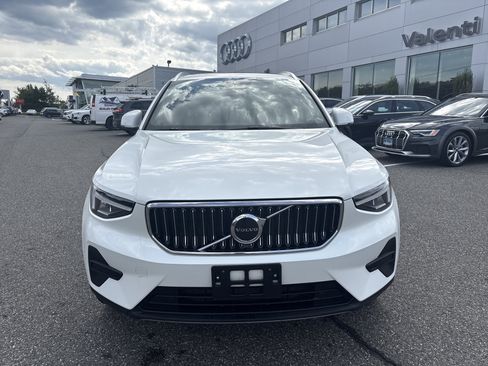 Certified 2025 Volvo XC40 B5 Core AWD/4WD image 2