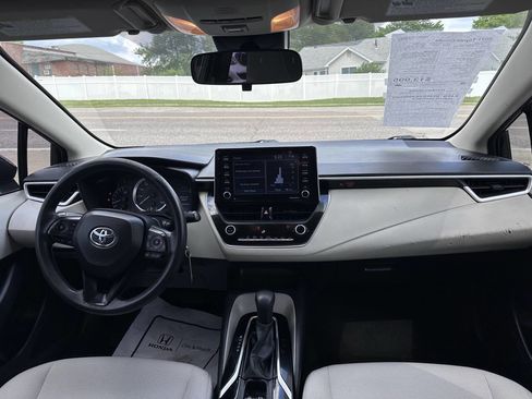Used 2021 Toyota Corolla LE FWD image 15