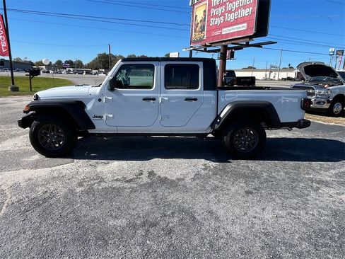 New 2025 Jeep Gladiator Sport image 6