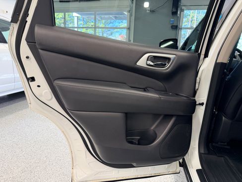 Used 2015 Nissan Pathfinder SL w/ SL Premium Package image 19