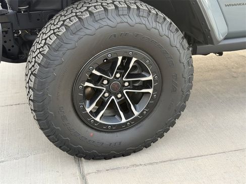 New 2025 Jeep Wrangler Unlimited Rubicon image 9