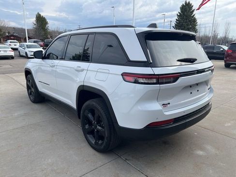 Used 2023 Jeep Grand Cherokee Limited w/ Luxury Tech Group II image 4