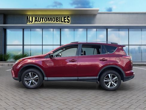 Used 2018 Toyota RAV4 XLE image 4