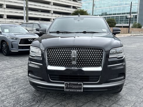 Used 2023 Lincoln Navigator Reserve AWD/4WD image 2