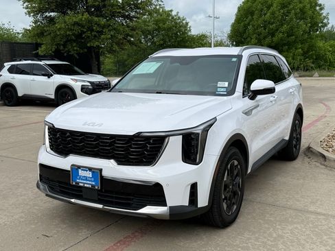 Used 2024 Kia Sorento S image 1