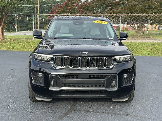 Used 2023 Jeep Grand Cherokee Overland AWD/4WD image 2