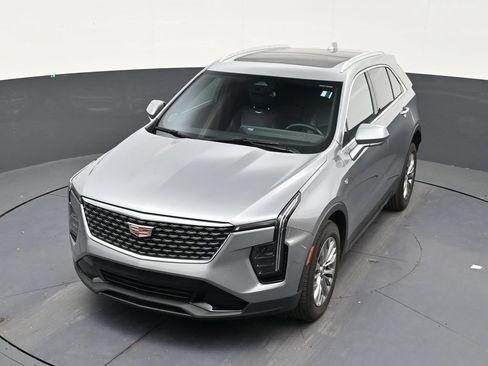Used 2025 Cadillac XT4 Premium Luxury FWD image 18