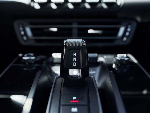 Used 2024 Porsche 911 Carrera 4S w/ Premium Package image 64