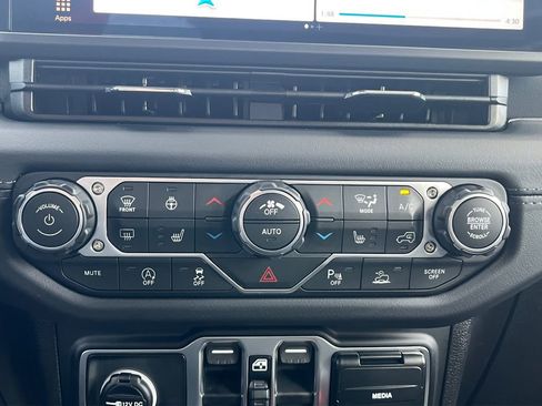 New 2026 Jeep Wrangler Unlimited Sahara AWD/4WD image 4