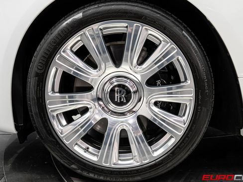 Used 2018 Rolls-Royce Dawn RWD image 24