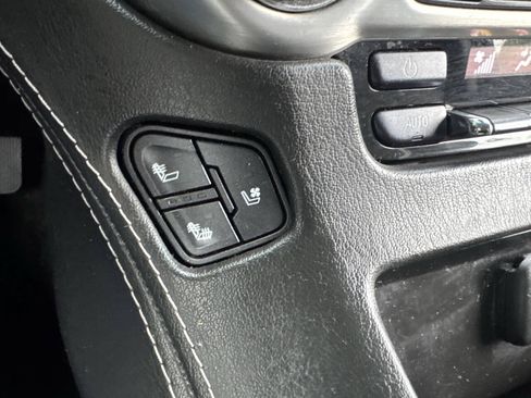 Used 2017 GMC Yukon XL SLT AWD/4WD image 29