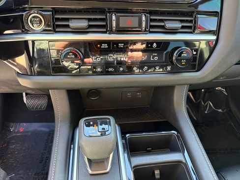 Used 2022 Nissan Pathfinder SL image 27