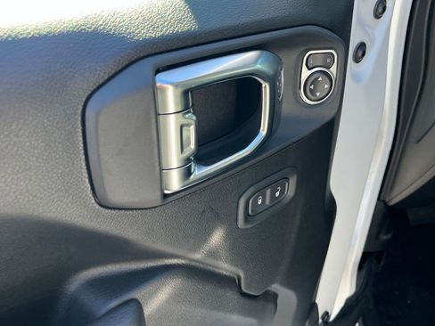 New 2025 Jeep Gladiator Sport image 12