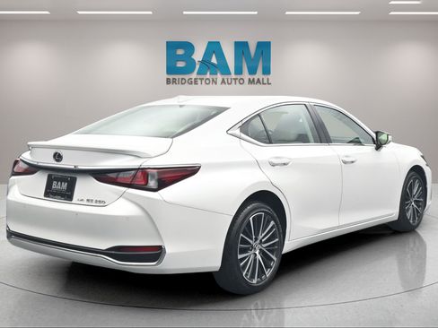 Used 2023 Lexus ES 250 w/ Premium Package AWD/4WD image 4