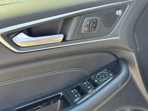 Used 2020 Ford Edge Titanium w/ Equipment Group 301A FWD image 18