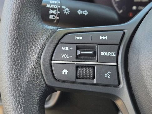Used 2025 Honda HR-V LX image 18