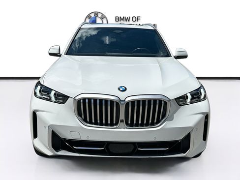 Used 2024 BMW X5 sDrive40i w/ Premium Package RWD image 2