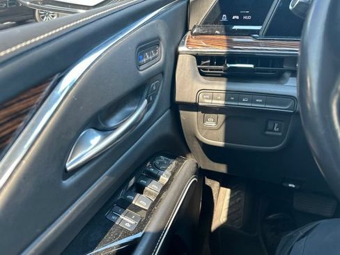 Used 2023 Cadillac Escalade Premium Luxury AWD/4WD image 14