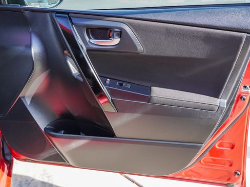 Used 2018 Toyota Corolla iM image 26