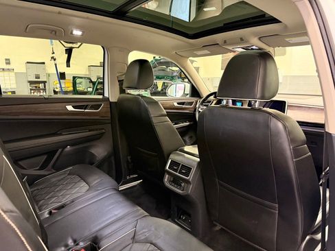 Used 2024 Volkswagen Atlas SEL Premium R-Line image 26