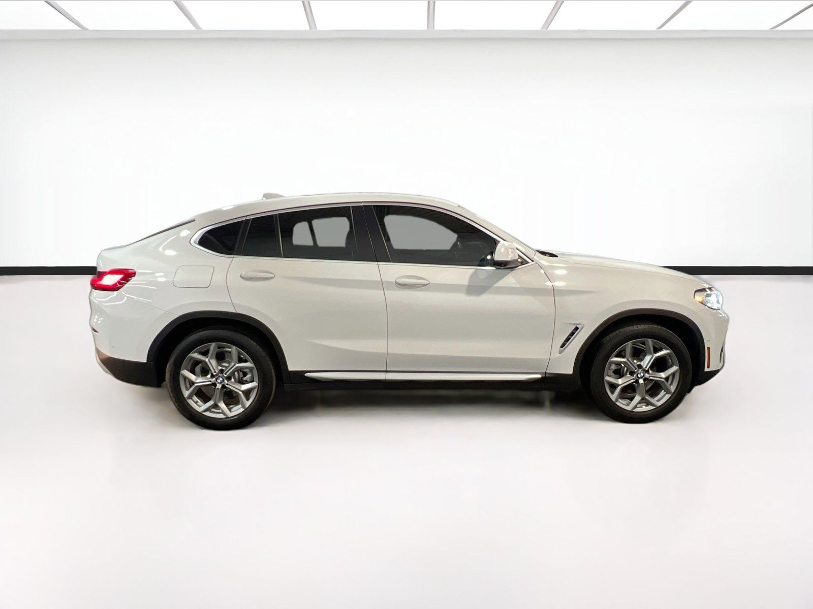 Used 2022 BMW X4 xDrive30i w/ Premium Package AWD/4WD image 25