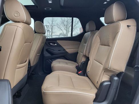 Used 2023 Chevrolet Traverse Premier image 10