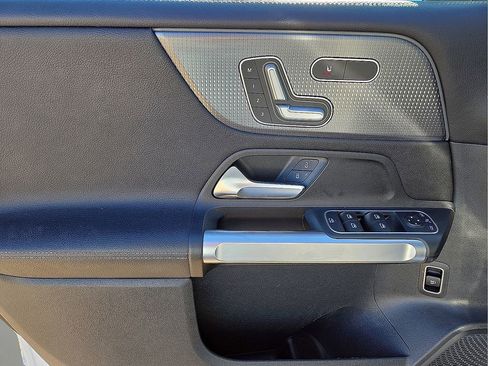 Used 2022 Mercedes-Benz GLB 250 w/ Premium Package Lite image 20