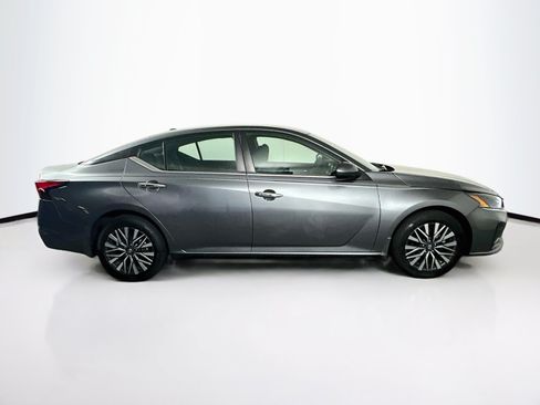 Used 2023 Nissan Altima 2.5 SV AWD/4WD image 10
