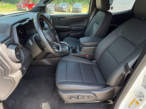 Used 2025 Chevrolet Colorado Trail Boss AWD/4WD image 16