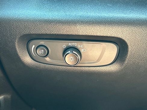 Used 2023 Chevrolet Traverse LT FWD image 31