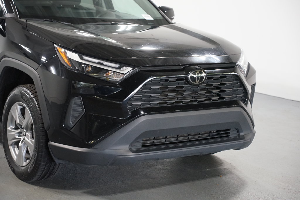 Certified 2025 Toyota RAV4 XLE FWD image 4