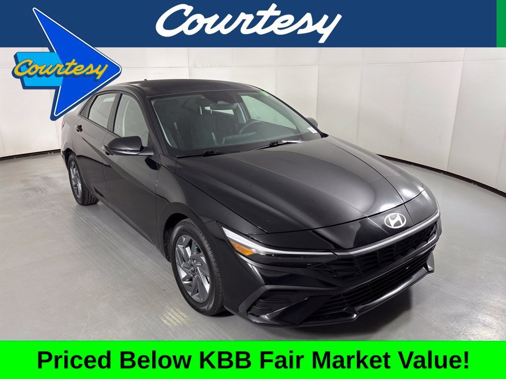 Used 2024 Hyundai Elantra SEL FWD image 1