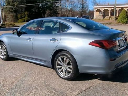 Used 2018 INFINITI Q70 Luxe image 6