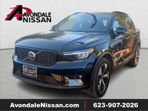 Used 2024 Volvo XC40 B5 Plus image 1