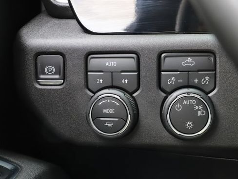 Used 2026 Chevrolet Silverado 1500 LT AWD/4WD image 37